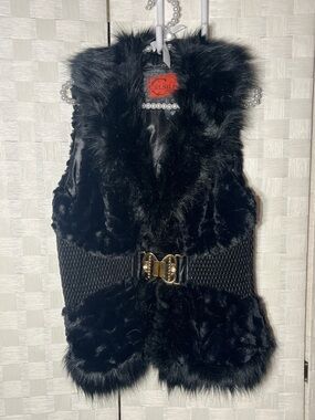 Black Faux Fur Belted Vest with Gold Buckle Size -XL in Juniors